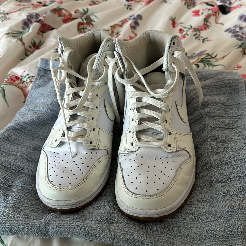 White and cream Nike dunks